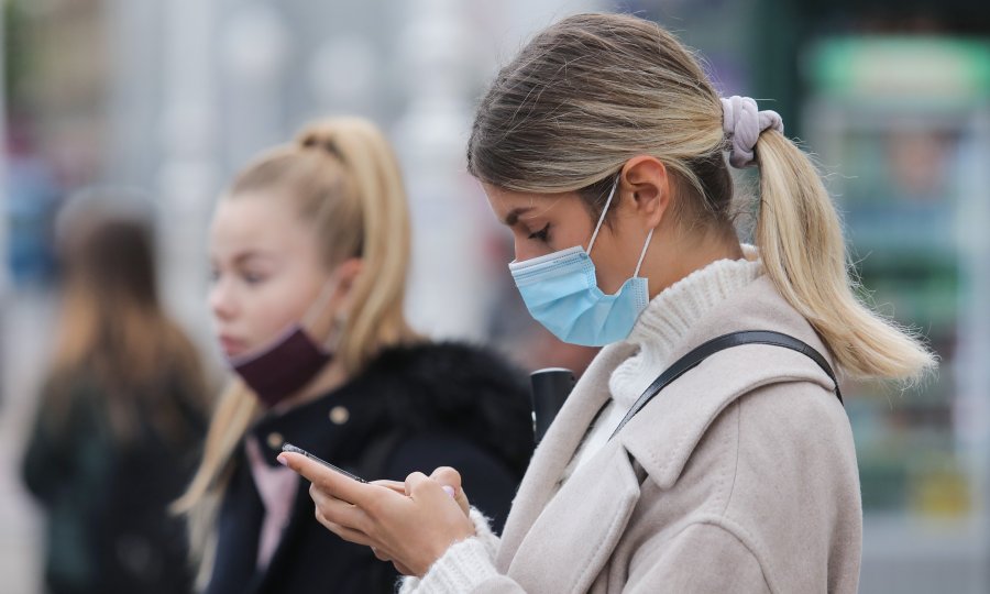 Loša vijest za antimaskere: Maske su gotovo 100 posto učinkovite kad je riječ o velikim kapljicama