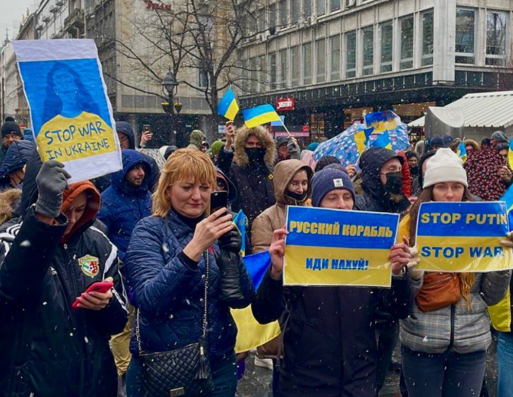 VIDEO Srbi organizirali novi prosvjed, ovaj put protiv rata u Ukrajini; stotine se okupile u Beogradu i Novom Sadu