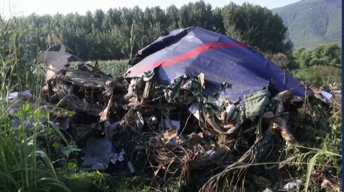 SRBIJA DOBILA PACKU I OD GRČKE, ŠALJU PROSVJEDNU NOTU! Novi problemi za Vučića: Prešutjeli su što prevozi pali avion, morali su evakuirati stanovnike