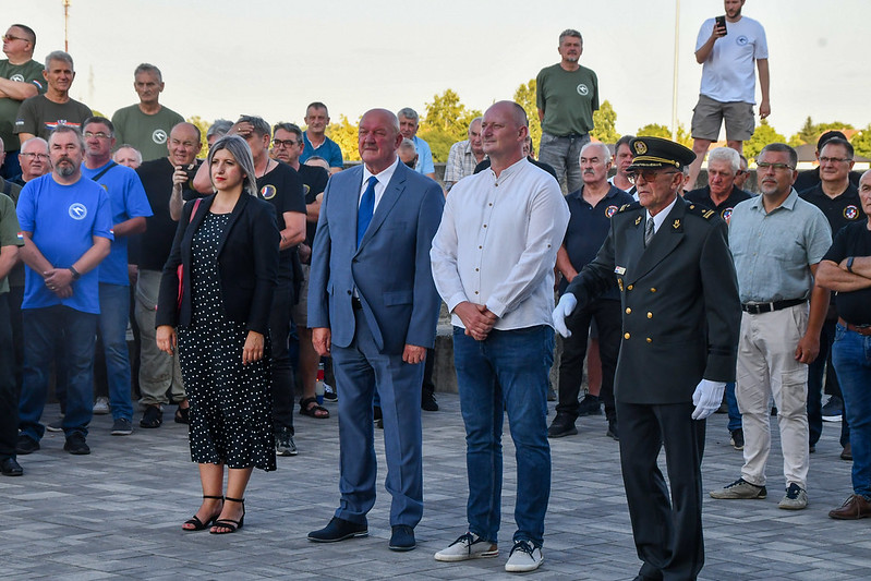 Kome zvoni zvono iz Antunovca? (Jer u kafiću se slabije čuje)