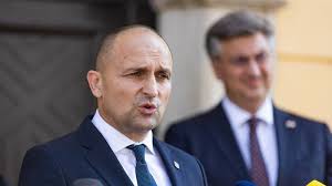 Anušić sazvao hitan sastanak pa se nakon njega pokunjio i obećao odanost Plenkoviću