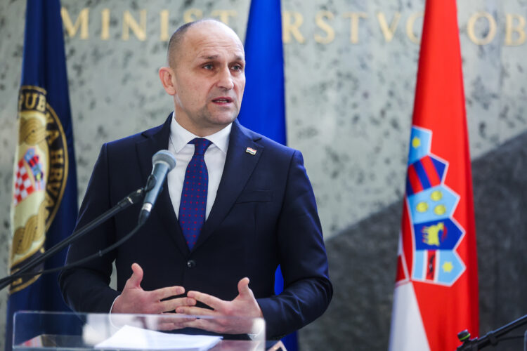 Anušić o vojnoj spremi Europske unije: Situacija nije toliko panična koliko se čini