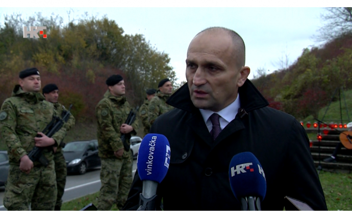 MINISTAR OBRANE Anušić odbio državni stan, spavat će u vojarni. Pitali su ga i tko je ‘klošar‘ o kojem je pričao s Milanovićem...