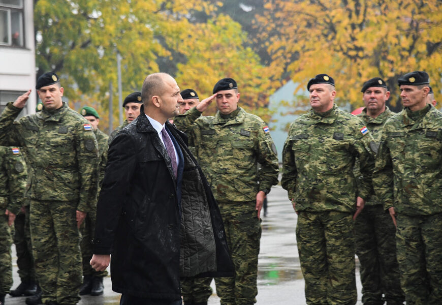 Potpredsjednik Vlade i ministar obrane Anušić na ispraćaju 40. HRVCON-a u operaciju potpore miru KFOR