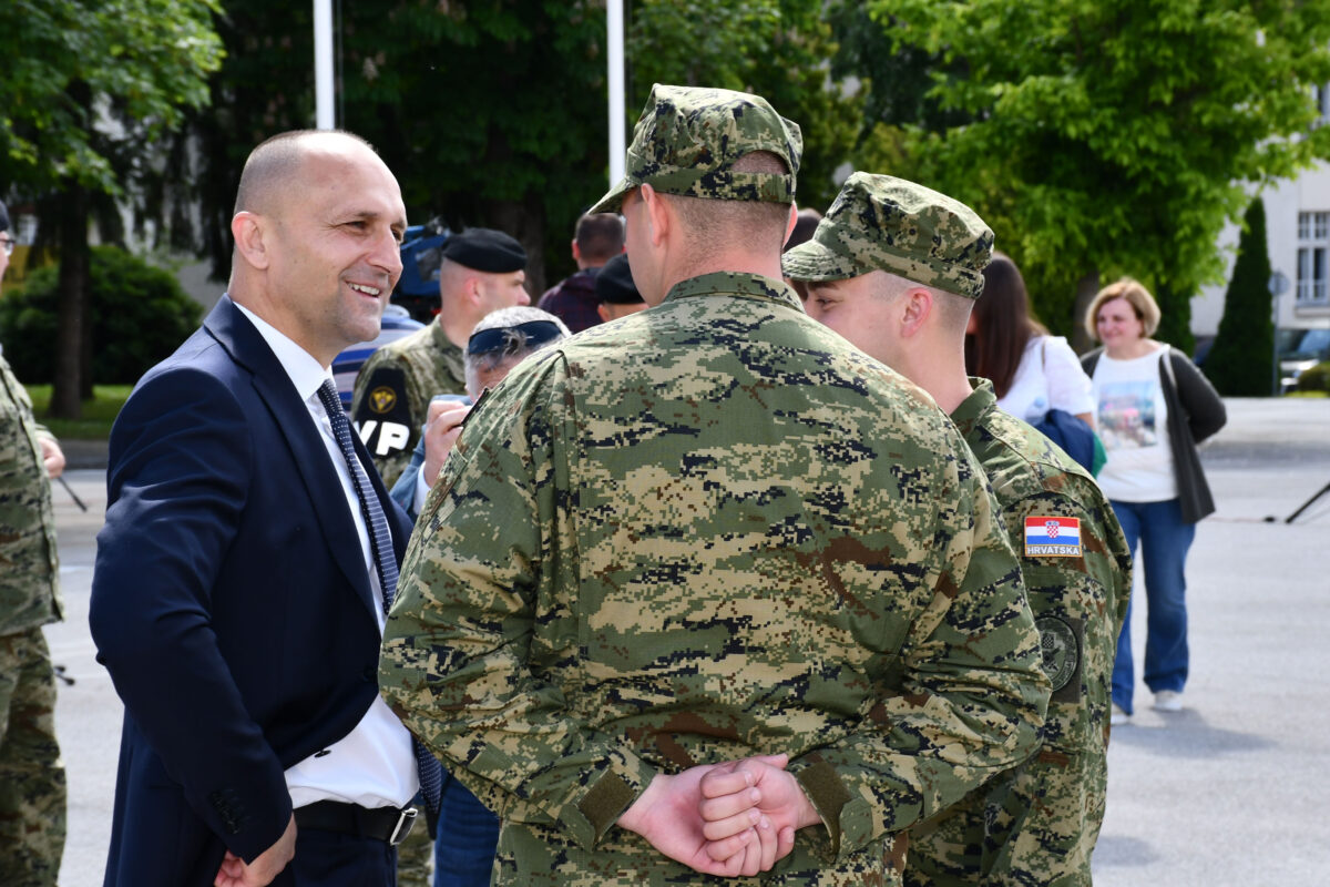 Kako Anušić misli “demotivirati” ročnike od prigovora savjesti? Vojni analitičar: “Ima više načina da ih se motivira”