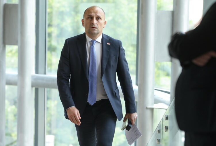 Anušić o vojnom roku: 'Ovo nije tema za politička prepucavanja. Modeli su na stolu, uskoro će biti predstavljeni premijeru i predsjedniku"