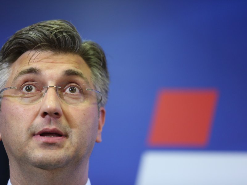 PLENKOVIĆ JE STJERAN U KUT! Ti ljudi su ga opkolili: Premijer u raljama korupcije! Ruke su mu vezane