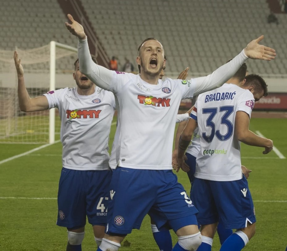 Srbija se digla na noge, dečko predsjednice Hajduka na sličicama za Euro pokazuje dvoglavog orla