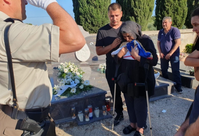 Očaj na sprovodu branitelja koji nije imao ništa: ‘Dragi suborče, prekasno smo za sve saznali’