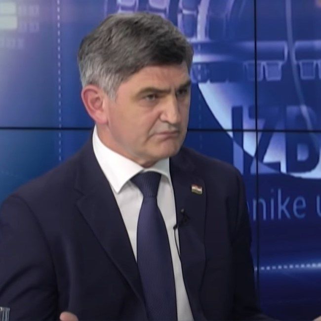 Tko je uhićeni Josip Šarić? ‘Vječni gradonačenik‘ Šeksa je častio krvavicama i buncekom, a u Sabor ušao kao zamjena