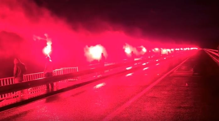 (VIDEO) Spektakl s Krčkog mosta: Navijači su se, za razliku od političara, poklonili svim braniteljima koji su Hrvatskoj donijeli slobodu