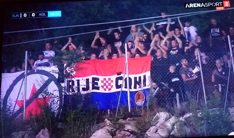 Armada se pojavila iznad sjeverne tribine na Rujevici s prekriženom crvenom komunističkom petokrakom