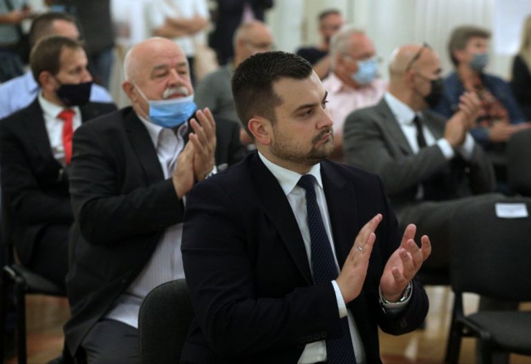 Tko je Armin Hodžić, koji ne isključuje podršku HDZ-ovoj vladi bez SDSS-a?