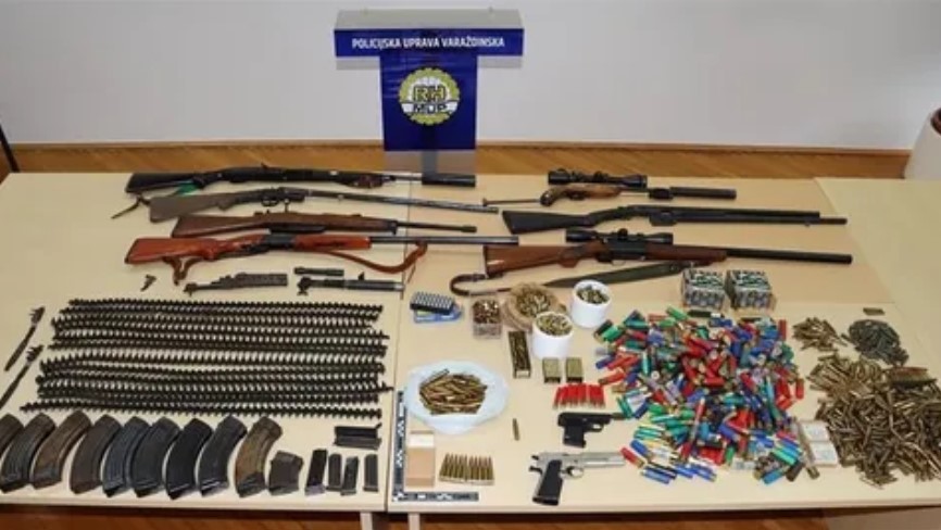 Varaždinski policajci pretražili kuće muškarca (52): Pronašli puške, pištolje, streljivo...
