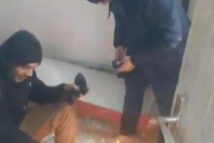 Mještanin Izačića snimio migrante kako lože vatru u njegovoj vikendici, pogledajte što je uradio