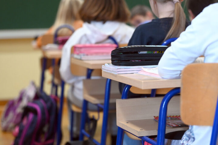 Neriješen status 6.600 asistenata. Pomoćnici u nastavi i ovog su ljeta osuđeni na – burzu