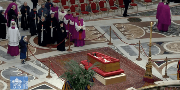 Kad pravila utihnu: Oproštaj časne sestre Geneviève od pape Franje