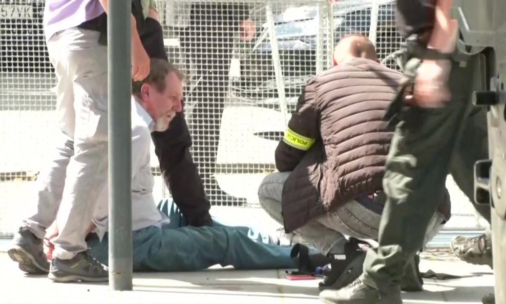 Atentator na Fica je slovački pjesnik, dozvao ga je k sebi, pa počeo pucati