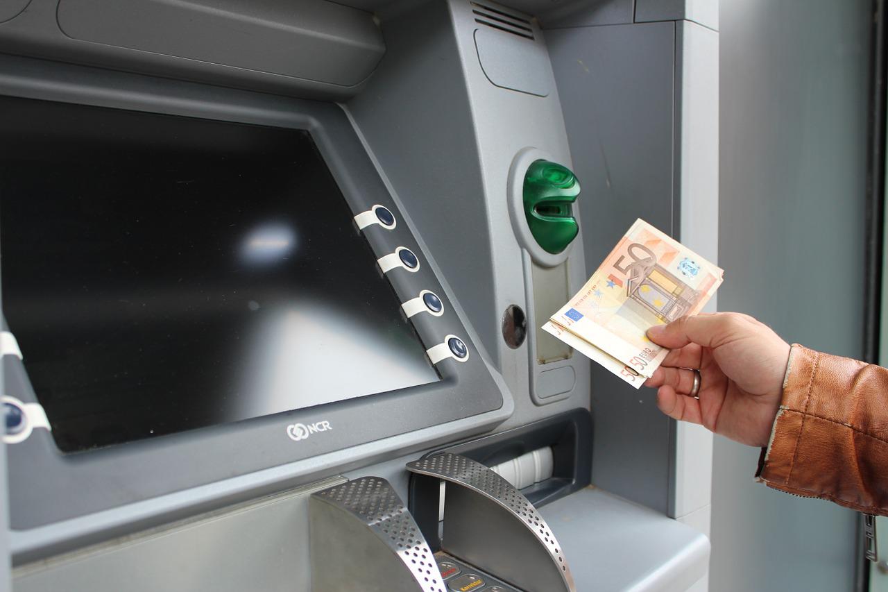 PRIPREMITE SE, ZA BOŽIĆ ČAK 60 POSTO BANKOMATA NEĆE RADITI! Razlog je euro…
