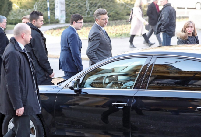 PRED ULASKOM U MAKARSKU: Jučer se sudarila dva Audija iz pratnje premijera Plenkovića