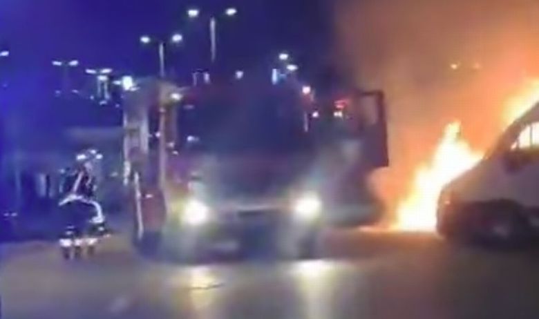 VIDEO: NA ZAGREBAČKOM LANIŠTU PLANUO MERCEDES Vatra progutala skupocjeni auto zagrebačkog poduzetnika, u susjedstvu se priča da je požar podmetnut