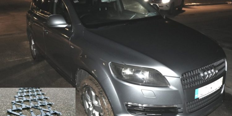 Stotine migranata i krijumčara uhvaćeno na granicama Slovenije: Audiju Q7 gume probušili stingerom u potjeri!