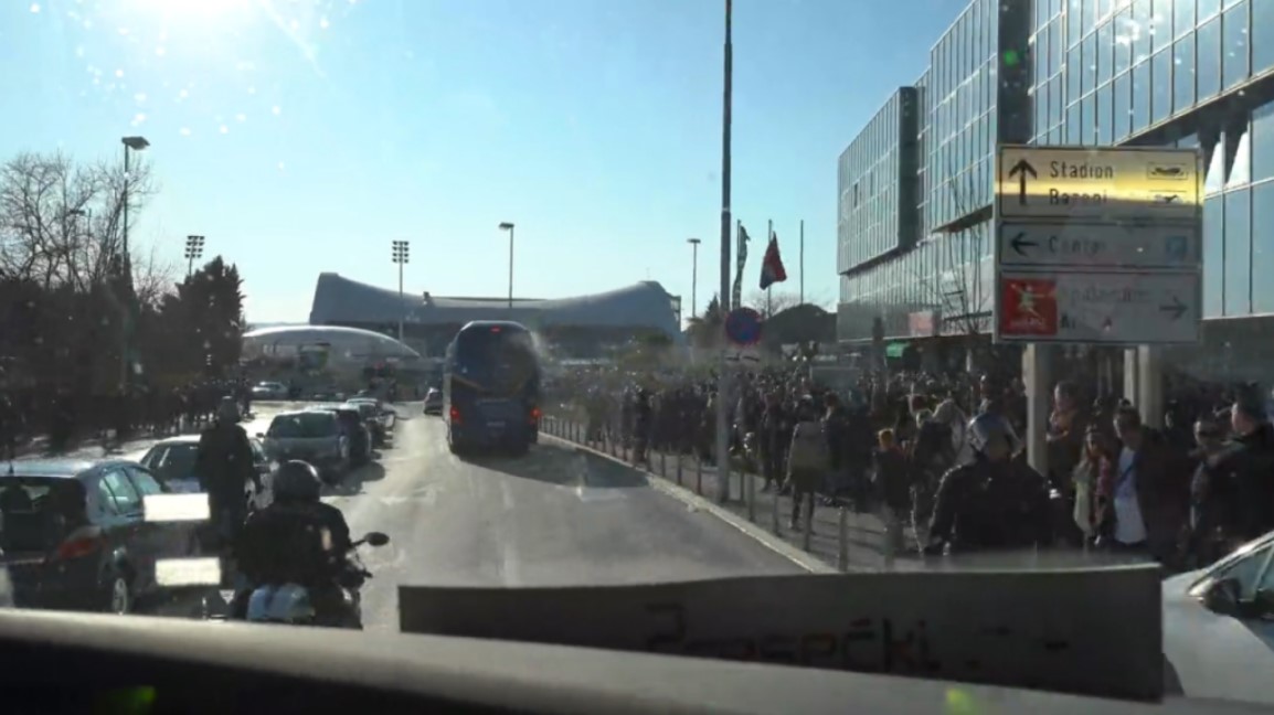 Objavljena nova snimka brutalnog napada na Dinamov autobus. Klub podnosi prijave zbog zločina iz mržnje