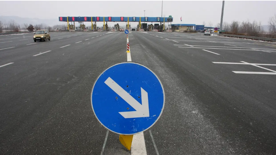 Poginuo na A4: Vozio Piaggio trakom za zaustavljanje, sletio u kanal, pa udario u ogradu...