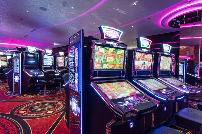 KOCKAO U DUBRAVI PA NASTRADAO: Policajac u uniformi ulovljen ‘na aparatu’ pa udaljen iz službe