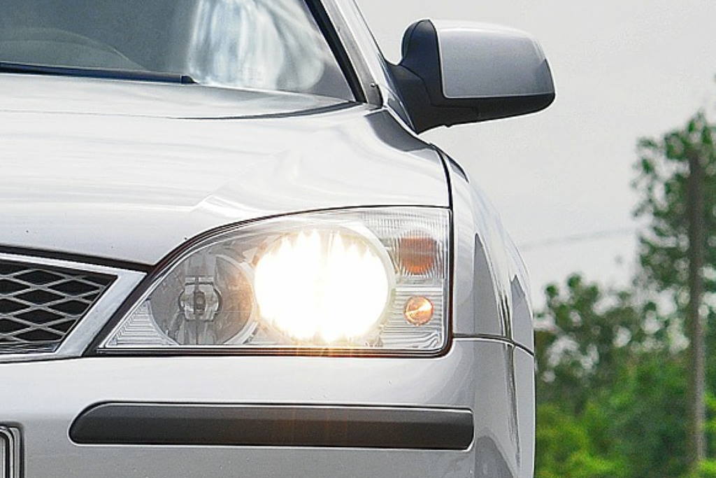 Od danas obavezna dnevna svjetla na vozilima, kazna za nepoštivanje iznosi 30 eura