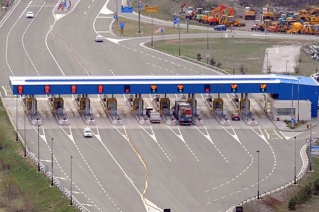 Vozilo u kvaru na A6 između Kikovice i Oštrovice, vozi se jednim trakom