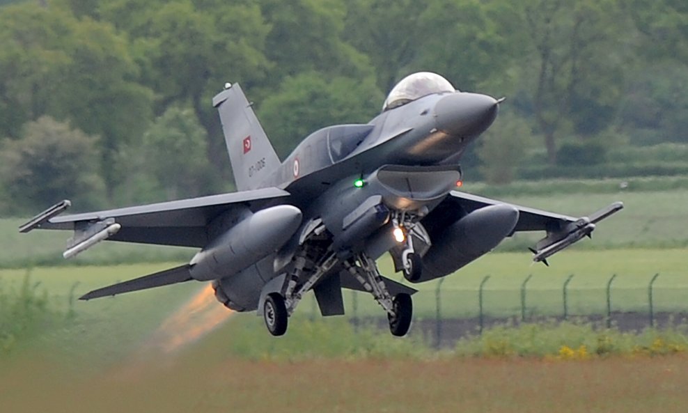 Mnogi zagovaraju ovo rješenje; Evo kako je Turska riješila problem ruskih aviona u svom zračnom prostoru