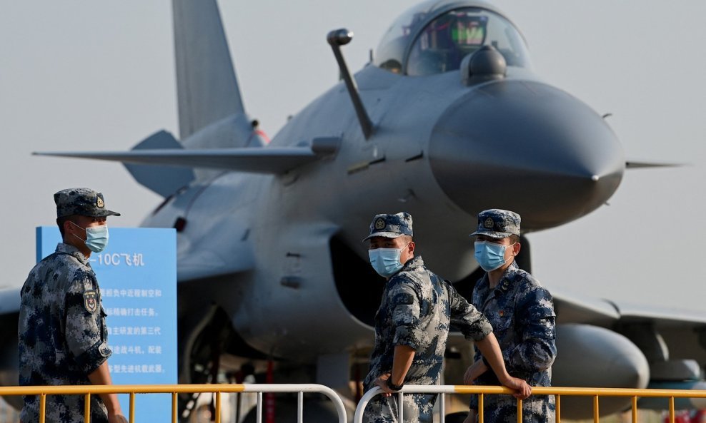 'Siloviti zmaj' nova je zvijezda borbenih aviona: Kineski odgovor na F-16 mijenja igru
