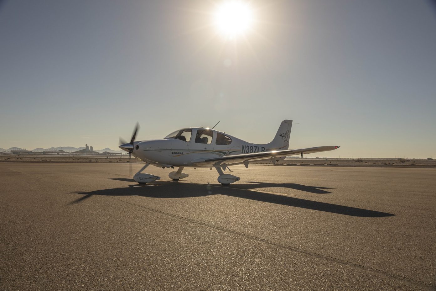 Kod Vinkovaca pao mali avion, pilota su prevezli u bolnicu