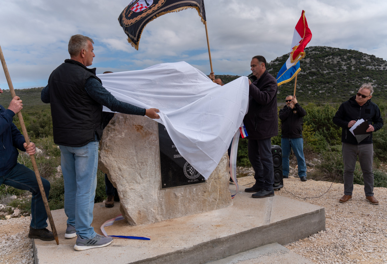 UBILI IH IZ ZASJEDE! Tri heroja Domovinskog rata dobila spomenik: Mnogi su ga htjeli vidjeti