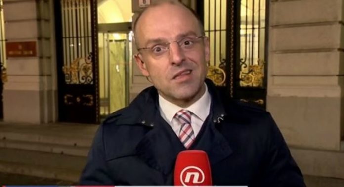 (VIDEO) PRIMITIVAC BAGO OPSOVAO MAJKU ČASNOJ! Pogledajte zašto!