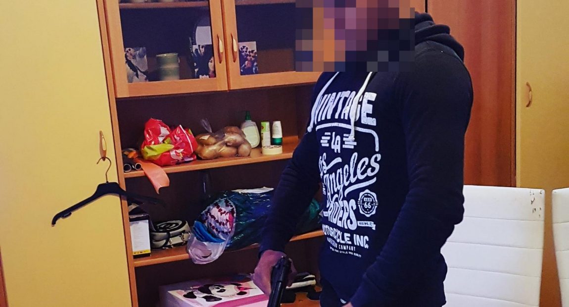 OVAJ ČOVJEK JE PREDVODIO NAPAD NA POLICIJU na Kozari Putevima, još je u bijegu!