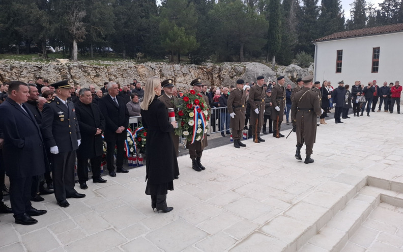 U Banjevcima otkriven spomenik hrvatskom branitelju Borislavu Bakoviću