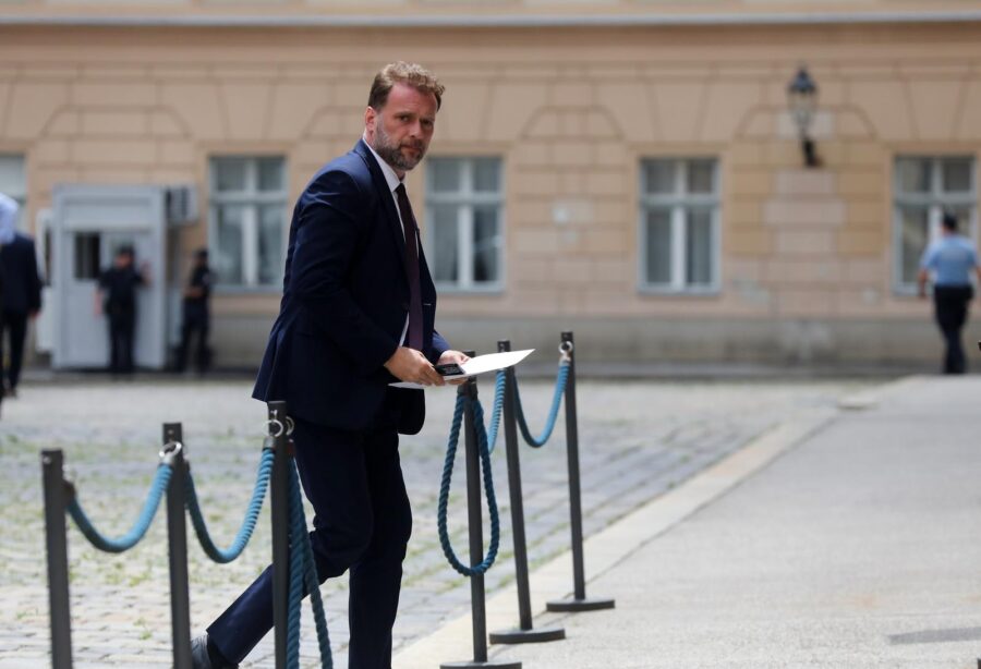 Mora li ministar Banožić zbog sukoba interesa iseliti iz državnog stana?