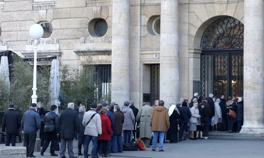 Banke odgađaju ovrhe, ali i otplate kredita; Ovo su uvjeti koje morate zadovoljiti