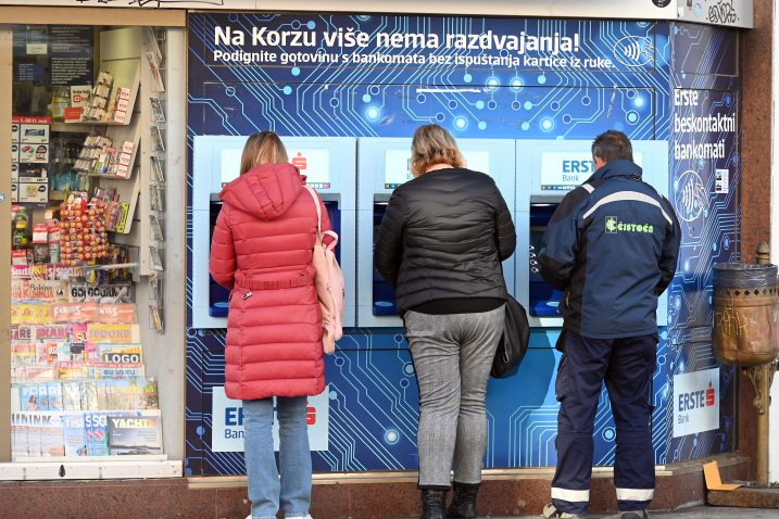Od danas je niz bankarskih usluga besplatan, nema naknade ni za polaganje i podizanje gotovine
