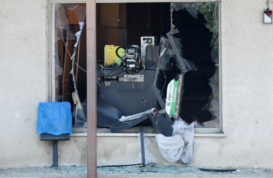 Raznijeli bankomat usred noći