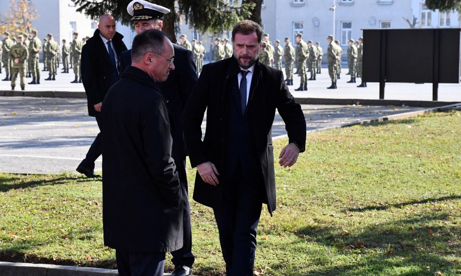 Banožić objasnio da je 'neformalno' podigao stupanj zaštite Oružanih snaga