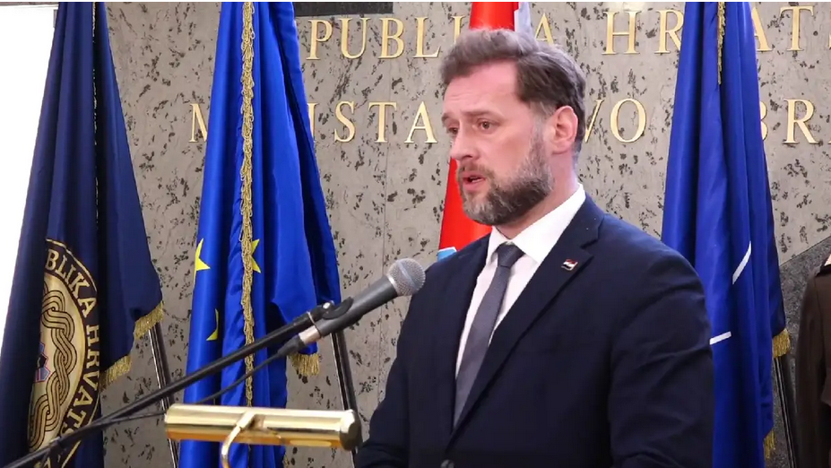 Ministar Banožić čestitao na prisezi 34. naraštaju ročnika: 'Budite uvijek Domovini vjerni'