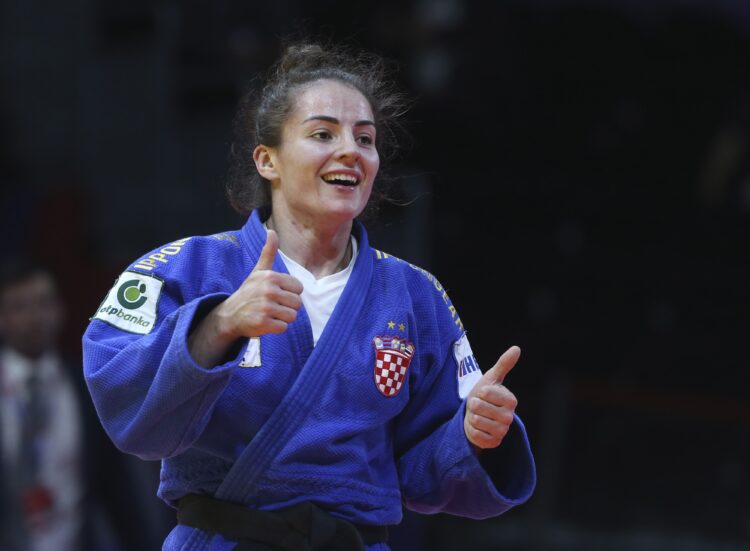 Barbara Matić:  ‘Nije mi problem osam sati biti na nogama, nositi zastavu ogromna je čast’