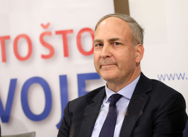 BARTULICU FINANCIRA MAMA Bartulica se oglasio o svojim kreditima i otkrio kako podmiruje troškove: “Daruje me majka”