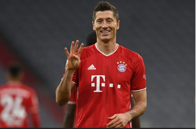 Monstruozni Lewandowski razbio Eintracht! Dani Olmo i Leipzig lideri Bundeslige