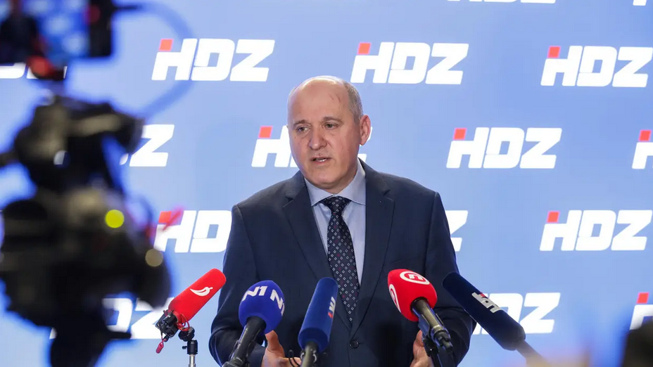 Završio je sastanak vrha HDZ-a: Branko Bačić daje izjavu