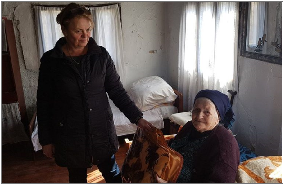 ONAJ TKO DARUJE ČISTA SRCA NE TRČI PRED KAMERE I FOTOOBJEKTIVE I NE PRAVI OD TOGA SPEKTAKL