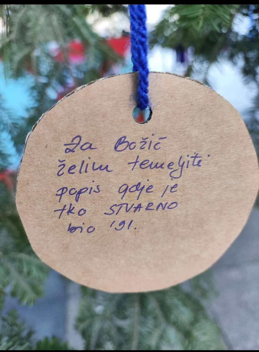 Govor mržnje na božićnom drvcu u Zagrebu: Kršenje vrijednosti i simbolike božićnih blagdana